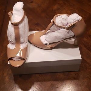 NWT Giani Bernini Nude Patent Leather sandal pump.